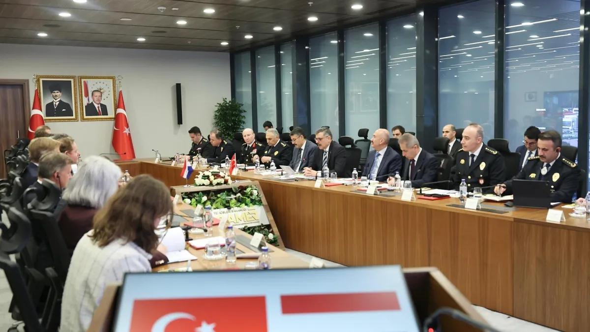 Bakan Çiftçi'den önemli görüşme: Hollanda Adalet ve Güvenlik Bakanı ile bir araya geldi