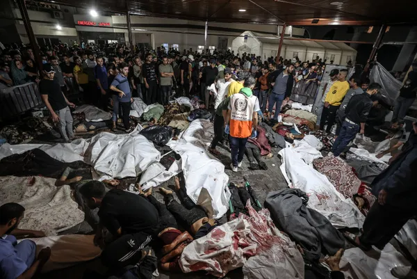 islam-dunyasinin-en-aci-gecesi-israil-gazzedeki-hastaneye-saldirdi-tepkiler-pes-pese-geldi-1697602861163.jpg İslam dünyasının en acı gecesi! İsrail, Gazze'deki hastaneye saldırdı: Tepkiler peş peşe geldi - 2