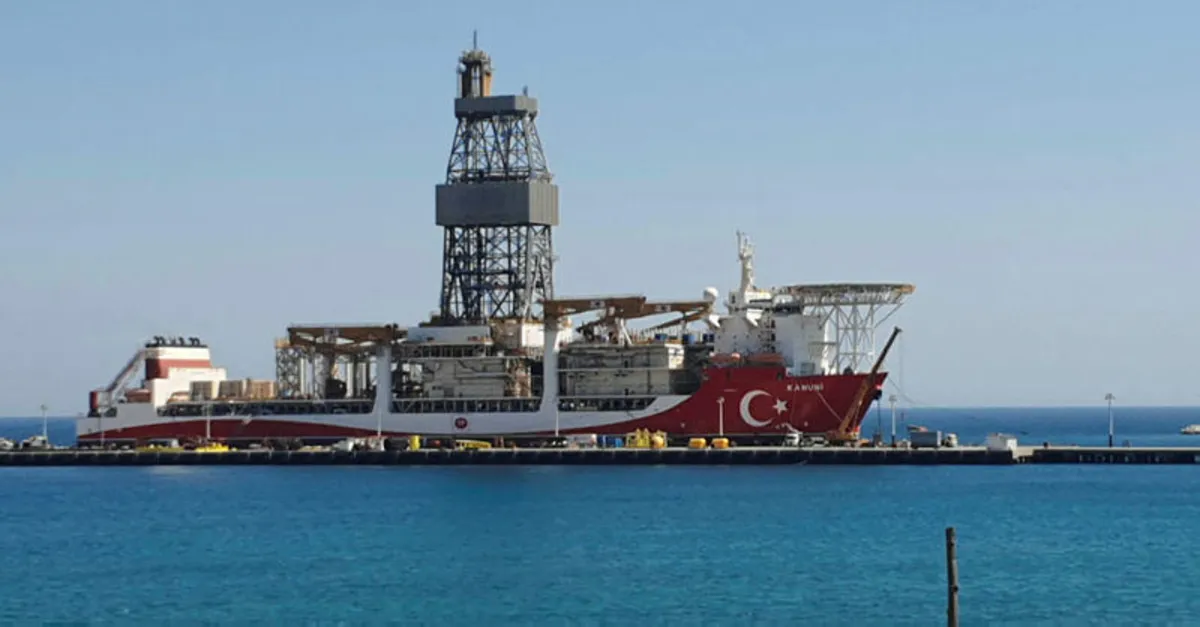 Kanuni göreve hazır: Kırmızı beyaza boyandı, Türk bayrağı işlendi