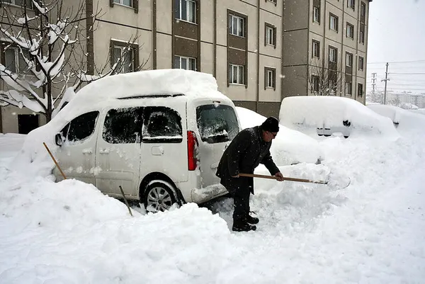 Bitlis'te kar kalınlığı 50 cm! Şehir beyaz gelinliğini giydi - 3
