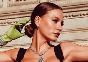Serenay Sarıkaya’dan yeni proje geliyor!