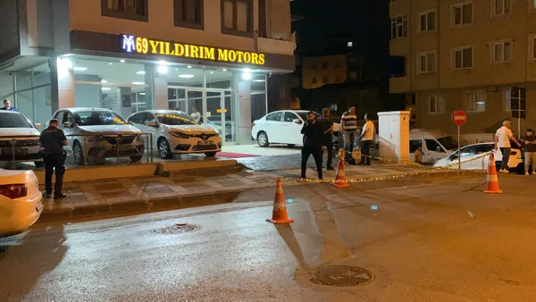 1655866774848.jpg Ümraniye’de oto galeriyi kurşunladılar! - 1