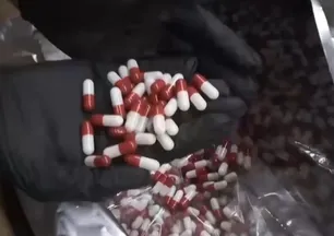 Sancaktepe'de uyuşturucu operasyonu! 2 milyon 750 bin hap ele geçirildi 2 şüpheli yakalandı