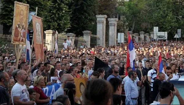 sirbistanda-lgbt-karsitlarina-polis-mudahale-etti-1663454472834.jpg Sırbistan'da LGBT karşıtlarına polis müdahale etti - 2