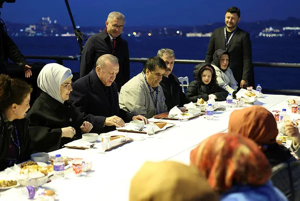 Üsküdar’da 50 bin kişi ile iftar: Başkan Recep Tayyip Erdoğan’dan kritik açıklamalar: Deprem bölgesinden asla ayrılmayacağız