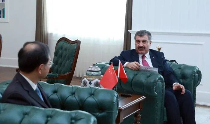 Son dakika: Sağlık Bakanı Fahrettin Koca Çin Halk Cumhuriyeti’nin Ankara Büyükelçisi ile görüştü