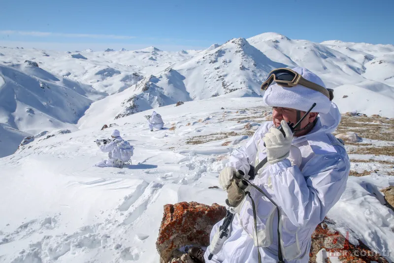 Karla kaplı dağlarda PKK'ya dondurucu darbe 8