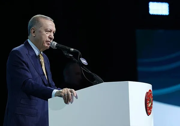 baskan-erdogandan-ekrem-imamoglunun-ev-kadinlarini-asagilayan-sozlerine-tepki-1709903468948.jpeg Başkan Erdoğan'dan Ekrem İmamoğlu'nun ev kadınlarını aşağılayan sözlerine tepki - 5