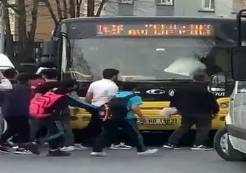 İETT şoförüne yumruklu saldırı! O anlar kamerada