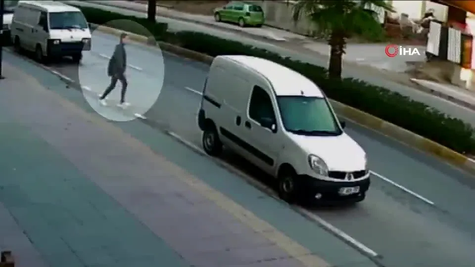 Minibüse yetişmek isterken ölümden döndü