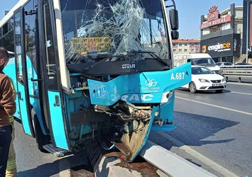 İstanbul Avcılar'da Halk Otobüsü kaza yaptı