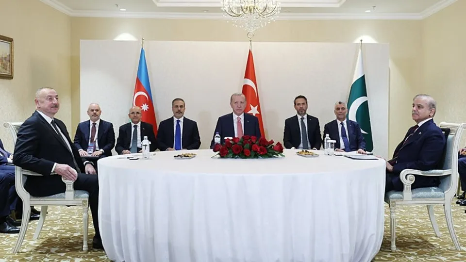 Başkan Erdoğan’dan Astana’da peş peşe temaslar! Aliyev ve Şahbaz Şerif ile 3’lü zirve