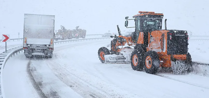 Van'da pazartesi günü okullar tatil mi? Van'da eğitime kar engeli