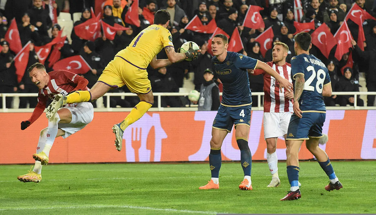 Sivasspor Avrupa'ya veda etti | Sivasspor: 1 - Fiorentina: 4 (Maç sonucu) | Maçın son dakikalarında olay çıktı