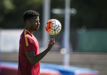 Süper Lig'in iki takımı Ryan Donk’un peşinde