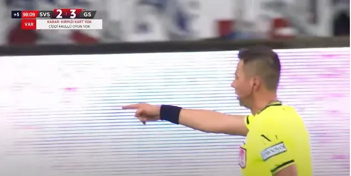 Sivasspor - Galatasaray maçında VAR kayıtları açıklandı! Barış Alper Yılmaz ve Rey Manaj pozisyonunda ne konuşuldu?