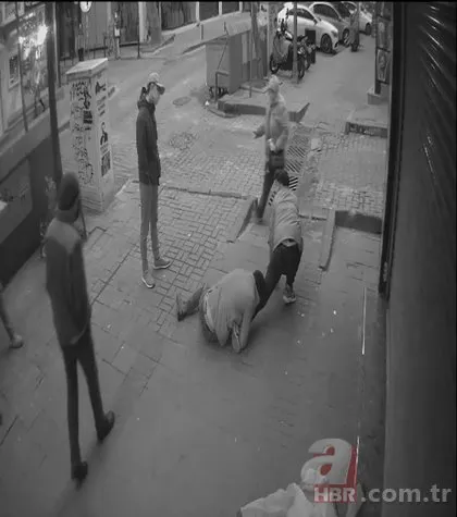 İstanbul’da kan donduran olay! Dövüldü, bıçaklandı, gaspçının bacağına sarıldı