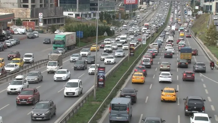 Son dakika: İstanbul’da cumhuriyet bayramı öncesi trafik yoğunluğu rekor seviyeye ulaştı - 4