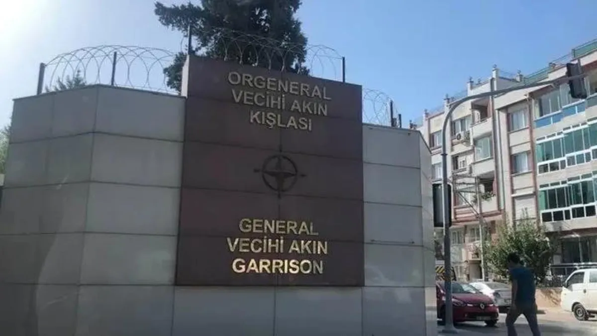 Kripto FETÖ’cü albay birliğindeki subayları mahrem imamlara fişlemiş