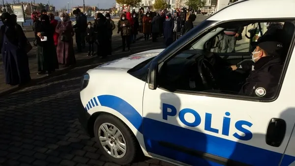 Kovid-19 salgınına rağmen Sivas'ta korkutan kuyruk! Skandal görüntüler - 4