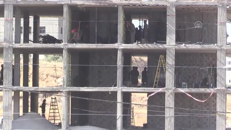 İsrail, Doğu Kudüs’te Filistinlilere ait binayı patlayıcıyla yıktı | Video