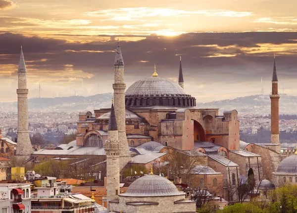 ayasofya-camiindeki-imparatorluk-kapisina-cam-bolmeli-koruma-1680553584532.jpg Ayasofya Camii'ndeki imparatorluk kapısına cam bölmeli koruma - 1