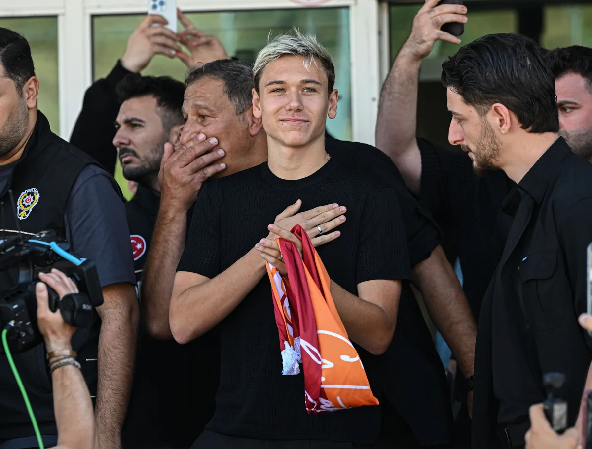 Galatasaray, Aleksei Batrakov ile 5 yıllık sözleşme imzaladı! İşte transferin maliyeti - 3