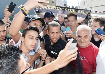 Juventus, Dani Alves'i kadrosuna kattı