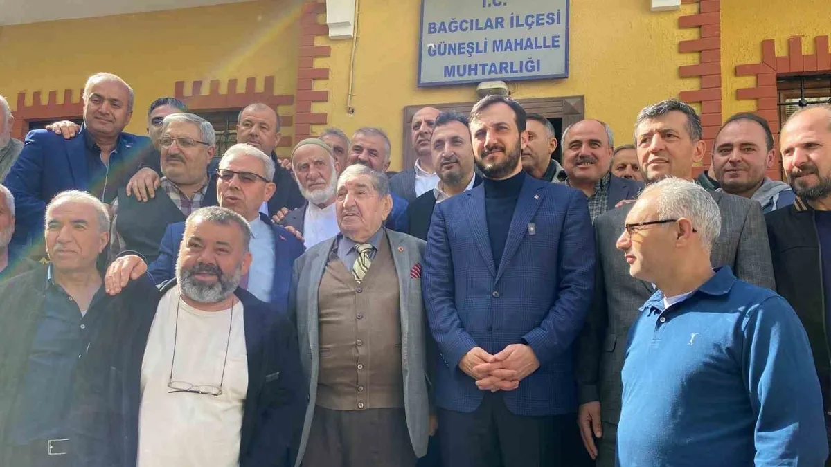 İstanbul'un en yaşlı muhtarı görevini törenle devretti