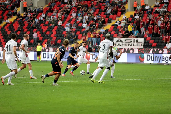 gaziantep-fk-1-basaksehir-0-mac-sonucu-gaziantep-tarihe-gecen-golle-guldu-1632326631187.jpg Gaziantep FK: 1 - Başakşehir: 0 MAÇ SONUCU | Gaziantep tarihe geçen golle güldü - 1