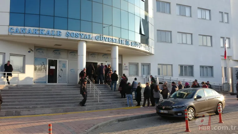 Başkan Erdoğan'ın müjdesi sonrası akın ettiler! SGK'larda EYT yoğunluğu | Milyonların emeklilik sevinci 22