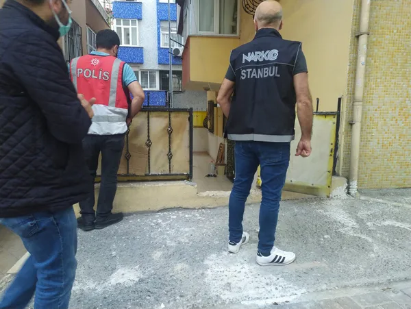 son-dakika-karagumruk-cetesine-operasyon-cok-sayida-gozalti-var-1623385946388.jpg Son dakika: "Karagümrük çetesi"ne operasyon! Çok sayıda gözaltı var - 5