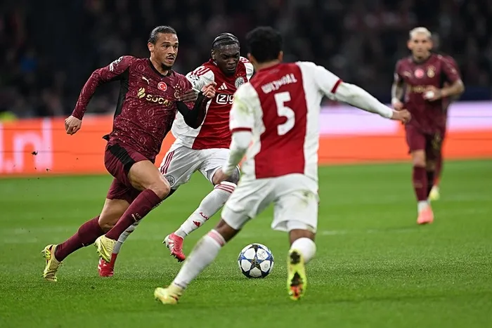 galatasaray-amsterdamda-kukredi-osimhenden-3-gollu-resital-1762381407284.jpeg Fotoğraf (AA)