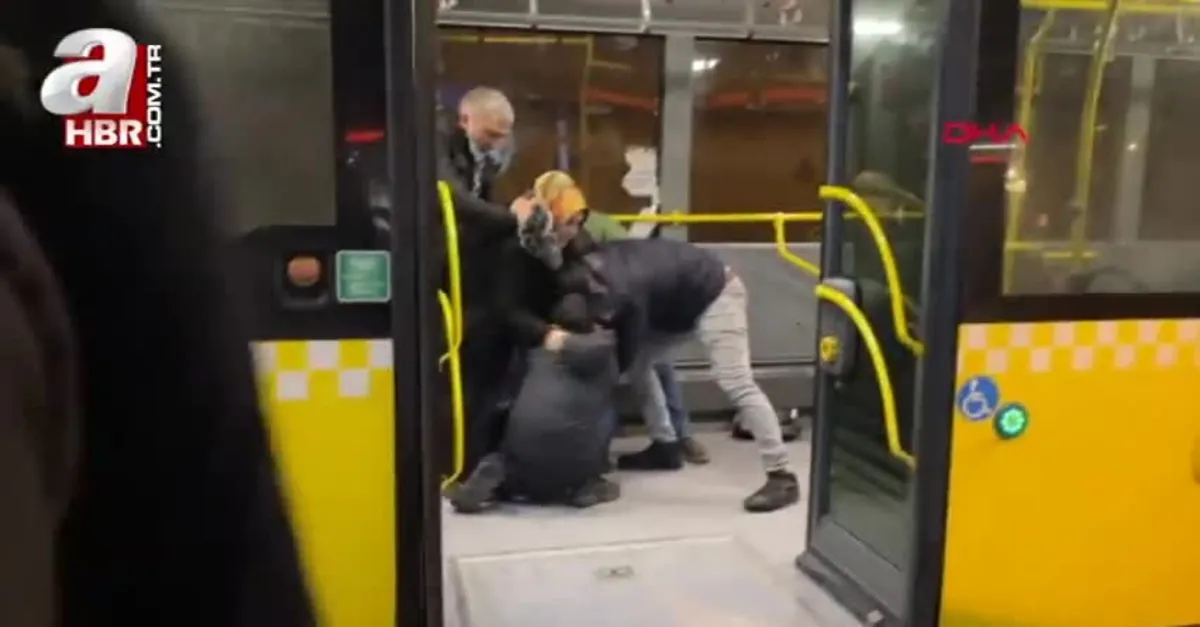 Metrobüsteki bıçaklı dehşet kamerada