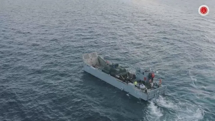 Altay Tankı  TCG Anadolu gemisine yüklendi! Denizde büyük ’çıkarma’ operasyonu