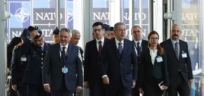 Milli Savunma Bakanı Hulusi Akar NATO Karargahı’nda