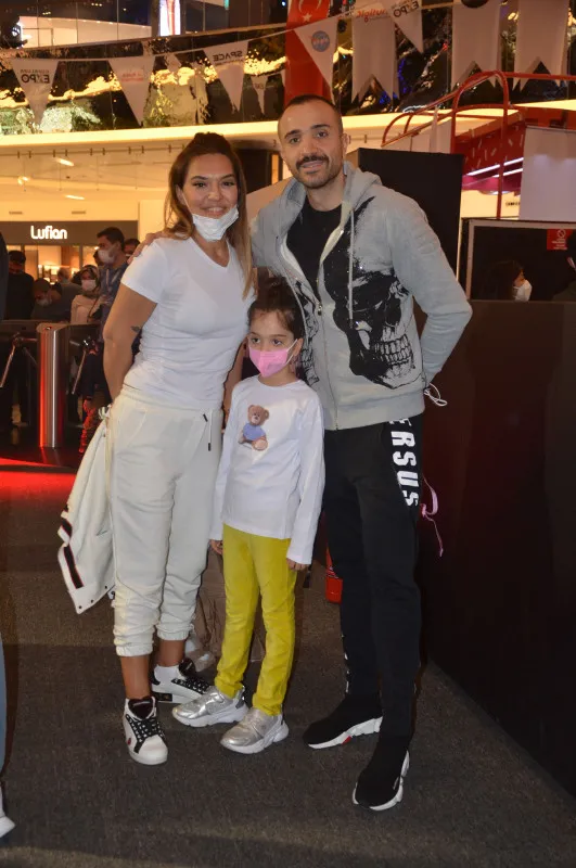 1672035107364.jpg Demet Akalın'dan ilginç itiraf: 24 saat bizi gözetlemek istediler - 1