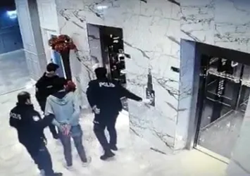 Rambo bıçağıyla önce arkadaşını sonra kendini bıçakladı: 2 ölü