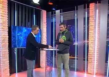 Türk olduğu için uçağa alınmadı!
