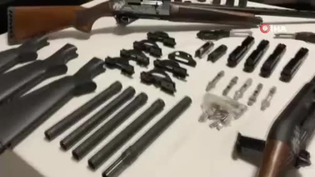 Kütahya'da kaçak silah operasyonu kamerada