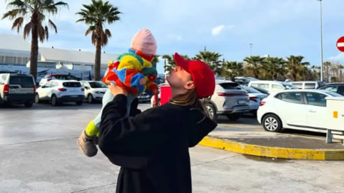 Gizem Karaca’dan minik kızı Leyla’ya neşeli yorum: “Oyunculuğa bakın 10/10”