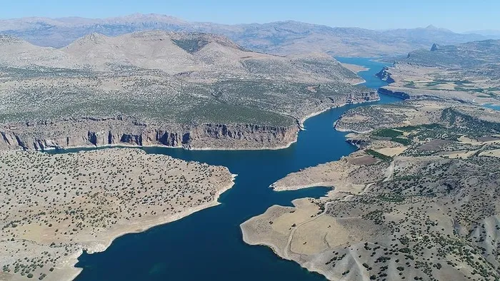 son-dakika-firat-nehrine-siyanur-karisti-iddiasina-yalanlama-1657638381564.jpg Son dakika: "Fırat Nehri'ne siyanür karıştı" iddiasına yalanlama - 1