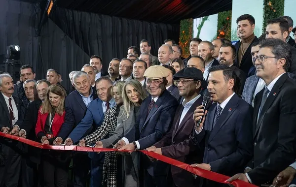 1708071960904.jpg Özgür Özel'in "Aday belirleme sürecinde yapay zekayı da kullandık" sözü sosyal medyada alay konusu oldu: Suçu yapay zekaya atacaklar... - 1