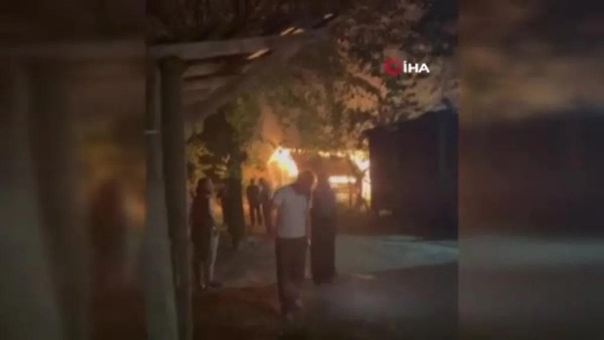 Alevlere teslim olan baraka küle döndü