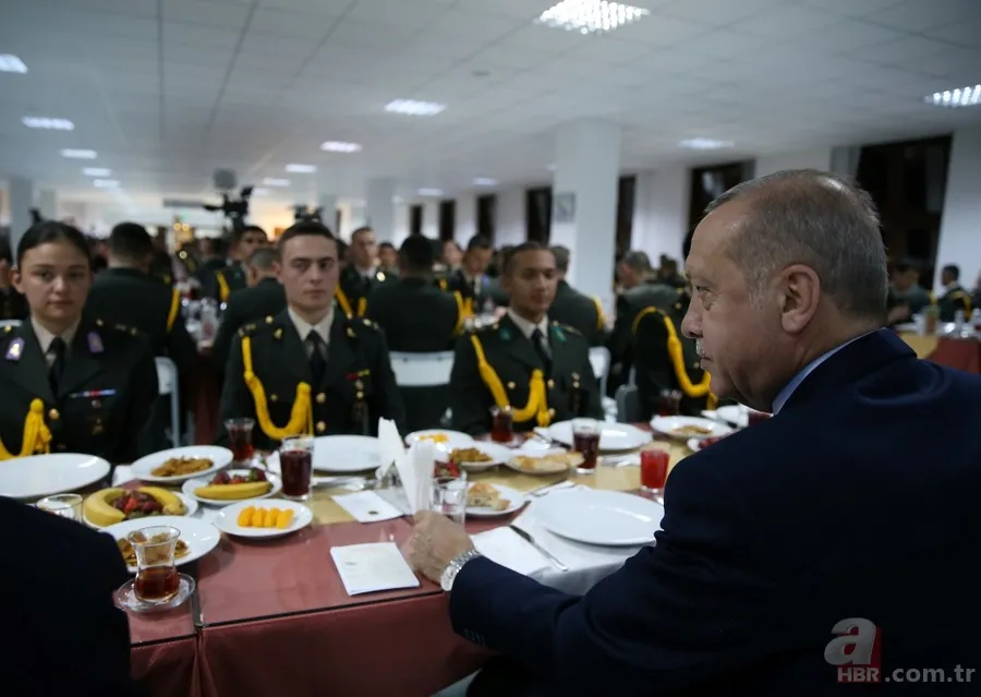 Başkan Erdoğan, Milli Savunma Üniversitesi öğrencileriyle iftar yaptı 10
