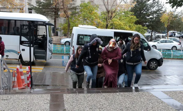 FETÖ’nün finans yapılanmasına operasyon! 32 şüpheli tutuklandı