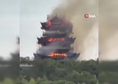 Çin’de bin 500 yıllık tapınakta yangın