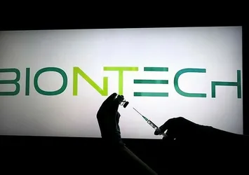 ABD'de 4 sağlık çalışanı Pfizer/BioNTech'in koronavirüs aşısı sonrası fenalaştı!