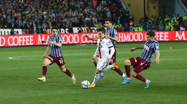 Kırmızı kart ve bir penaltının olduğu Trabzonspor-Beşiktaş derbisinde puanlar paylaşıldı! MAÇ SONUCU: Trabzonspor 1-1 Beşiktaş - 1