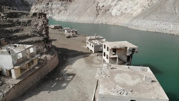 Artvin’de baraj suları çekilince tarihi köy yeniden ortaya çıktı